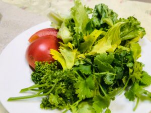 生野菜：パセリ・パクチー・レタス