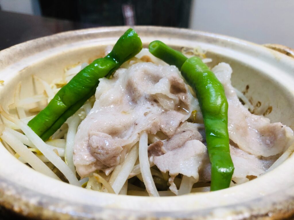 小土鍋：蒸し野菜・豚肉