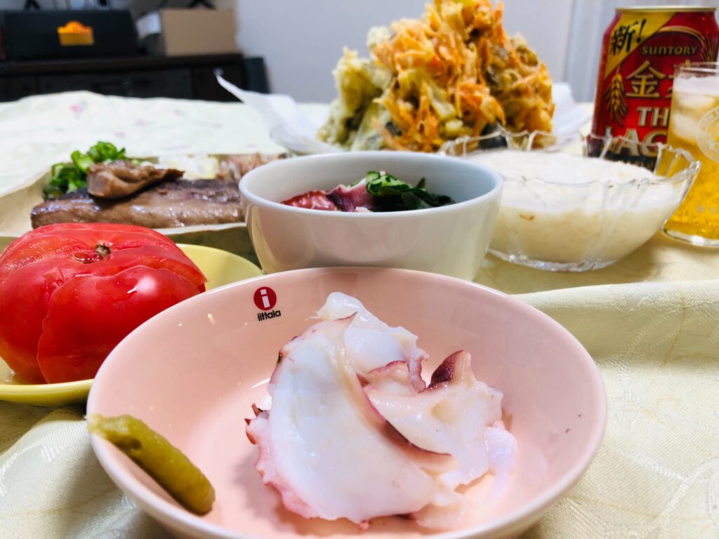 今日の晩酌：蛸刺し、酢の物、トマト、マグロ漬け焼き そう麺リクエストで天ぷら：2022年5月3日