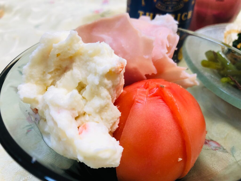 サラダ・トマト・ポテサラ・ハム
