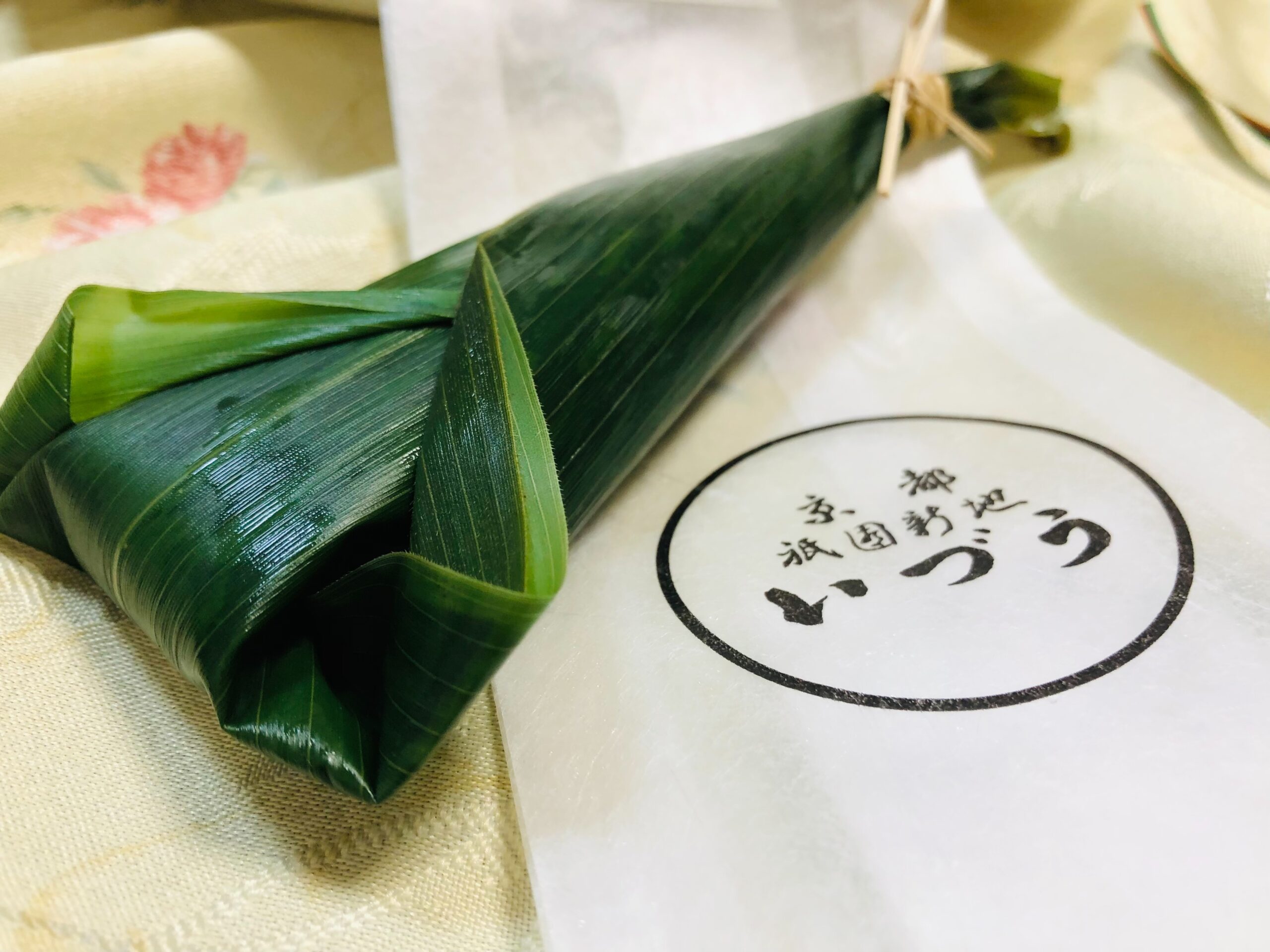 今日の晩酌：京都祇園　いづう 笹寿司と巻き寿司、チキンソテー（ガーリック醤油）　2022年2月17日